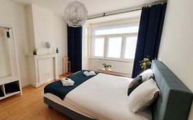 Trendy, Authentieke Woning Met Groot Terras En Tuin